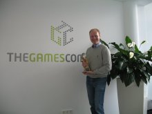 Benjamin Bezold hat uns nicht nur das Spiel<br>präsentiert, sondern auch den Spieleentwicklerpreis <br>für Simon the Sorcerer 4.